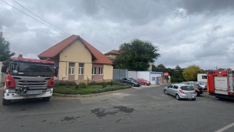 Sute de elevi și zeci de cadre didactice au fost evacuați dintr-o școală din Medgidia din cauza unui incendiu