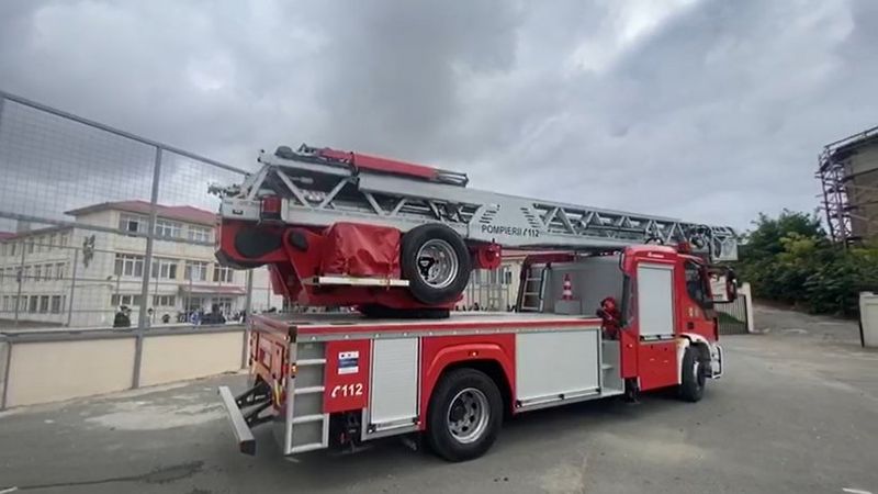 Sute de elevi și zeci de cadre didactice au fost evacuați dintr-o școală din Medgidia din cauza unui incendiu