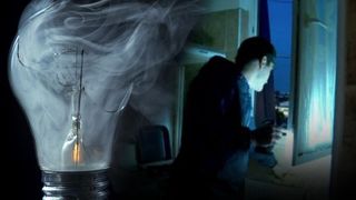 VIDEO | Situație critică &icirc;n Capitală: 90 de familii trăiesc &icirc;n beznă totală de aproape 3 luni, după ce blocul &icirc;n care locuiesc a rămas fără curent electric