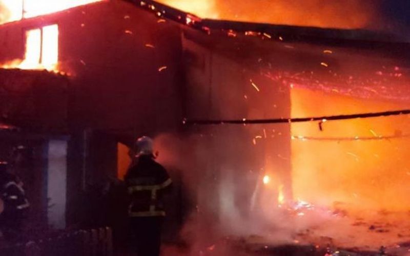 incendiu joi seară la  tulcea depozit deșeuri