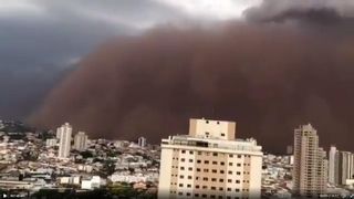 FOTO- Şase oameni au murit în urma furtunilor de nisip în Brazilia