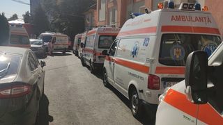 coadă de ambulanțe la spital iași