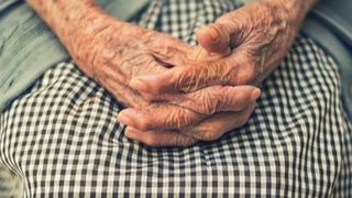 O bătrână din Turcia a învins în lupta cu coronavirus la 106 ani. Femeia e vaccinată cu schema completă