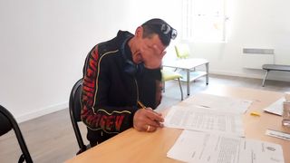 Povestea impresionantă a cerșetorului rom&acirc;n care a uimit Franța: ,,Să fim m&acirc;ndri că-l avem printre noi&rdquo;