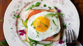 Câte calorii are un ou fiert și unul prăjit