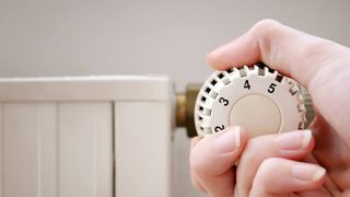 Cum poți să obții ajutorul de încălzire a locuinței în această iarnă. Precizări de la Ministerul Muncii