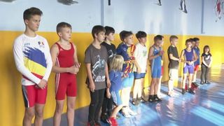 O brumă de bani vrea statul rom&acirc;n să le ofere micilor sportivi de performanță. Guvernul a hotăr&acirc;t să le aloce lunar&hellip; 50 de lei
