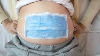 Un nou născut de 15 zile este cel mai mic cu COVID-19. Bebelușul este internat la ATI, la Spitalul Grigore Alexandrescu