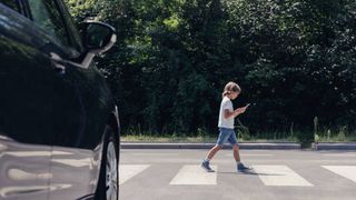 La un pas de o tragedie. O fetiță din Constanța a sărit în fața unei mașini