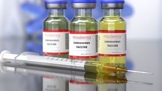 A treia doză de vaccin Moderna, recomandată pentru persoanele de peste 65 de ani