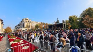 Pelerinajul religios de la Iași s-a încheiat. Racla Sf. Parascheva a fost dusă din nou în Catedrala Mitropolitană