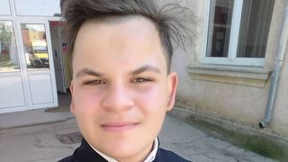 Moarte învăluită în mister pentru un tânăr de 18 ani: Mihai voia să devină preot, însă a sfârșit spânzurat. Apropiații lansează o ipoteză șocantă