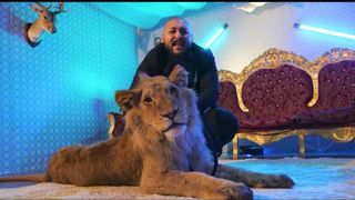 Unde a ajuns animalul rănit și subnutrit, din videoclipul manelistului Dani Mocanu. Duminica aceasta, de la ora 14:30, la “Asta-i România!”