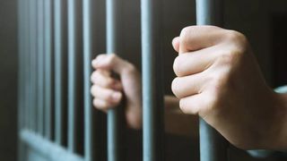 Deținuții stau la coadă pentru a primi vaccinul anti-COVID. Rata de vaccinare a depășit 70%