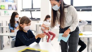 VIDEO | Profesoară: ”Dacă te vaccinezi, ajungi legumă”