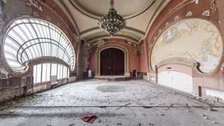 Fascinanta lume părăsită. Un fotograf francez surprinde locuri  abandonate din lume- FOTO