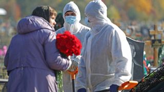 Rusia atinge un nou record absolut de decese COVID