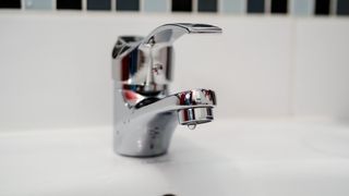 Unde poți reclama lipsa apei calde si a caldurii din apartament?