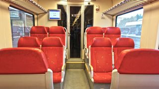 Trupul neînsuflețit al unui bărbat a fost găsit în trenul care circula între Petroșani și Arad