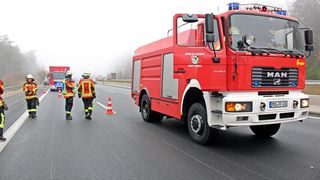 O cisternă încărcată cu substanțe periculoase a fost implicată într-un accident în Dâmbovița