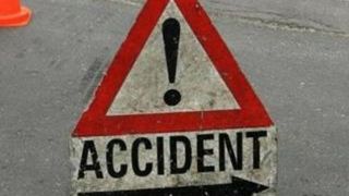 Un șofer începător și-a trimis prietenul în spital după ce mașina în care se aflau a fost implicată într-un accident