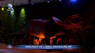 Fascinați de lumea dinozaurilor