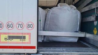 47 de tone de deșeuri au fost oprite la intrarea &icirc;n țară. Șoferii nu au prezentat  documentele legale