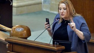 Petiție online împotriva senatoarei Diana Șoșoacă: „Trebuie oprită această nebunie”