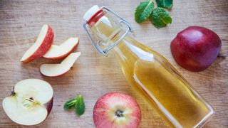 Oțet contrafăcut, comercializat în magazinele din România. Două fabrici din Buzău au fost închise de ANPC în urma verificărilor