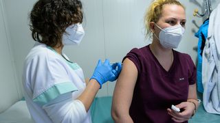 Riscul de a ajunge la ATI, de 14 ori mai mic pentru rom&acirc;nii vaccinați anti-COVID. Studiu de amploare