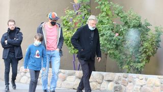 Primele imagini cu actorul Alec Baldwin, după accidentul mortal de pe platoul de filmare