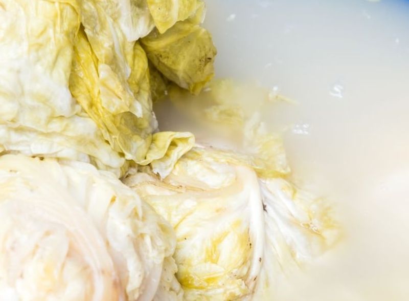 Rețeta bunicii de varză murată la butoi pentru iarnă