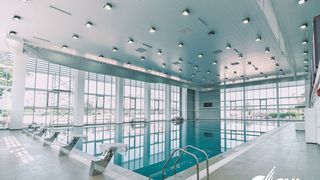 VIDEO | Incident grav la un bazin de înot din București! 18 copii au ajuns la spital după ce au inhalat vapori de clor, extrem de toxici