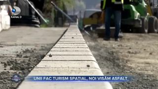 Unii fac turism spațial, noi visăm asfalt