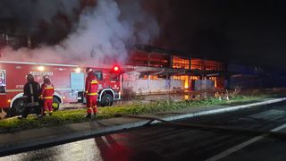 Incendiu la un Centru Comercial din Mureș. Flăcările, alimentate de butelii și materiale inflamabile