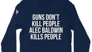 Reacția familiei Trump, după ce Alec Baldwin l-a parodiat pe fostul preşedinte. Donald Trump Jr vinde tricouri cu mesajul: "Armele nu ucid oameni, Alec Baldwin ucide oameni"