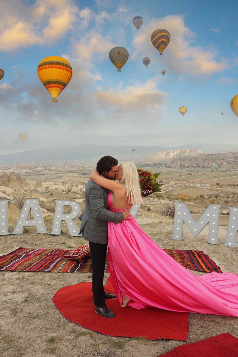 EXCLUSIVITATE! Anda Adam a spus “DA!”. Concurenta de la Bravo, ai stil! Celebrities” a fost ceruta in casatorie : “Am plans de bucurie!”