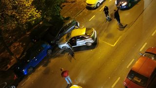 O șoferiță de 74 de ani băută a produs un real dezastru în trafic, după ce a distrus cinci mașini parcate