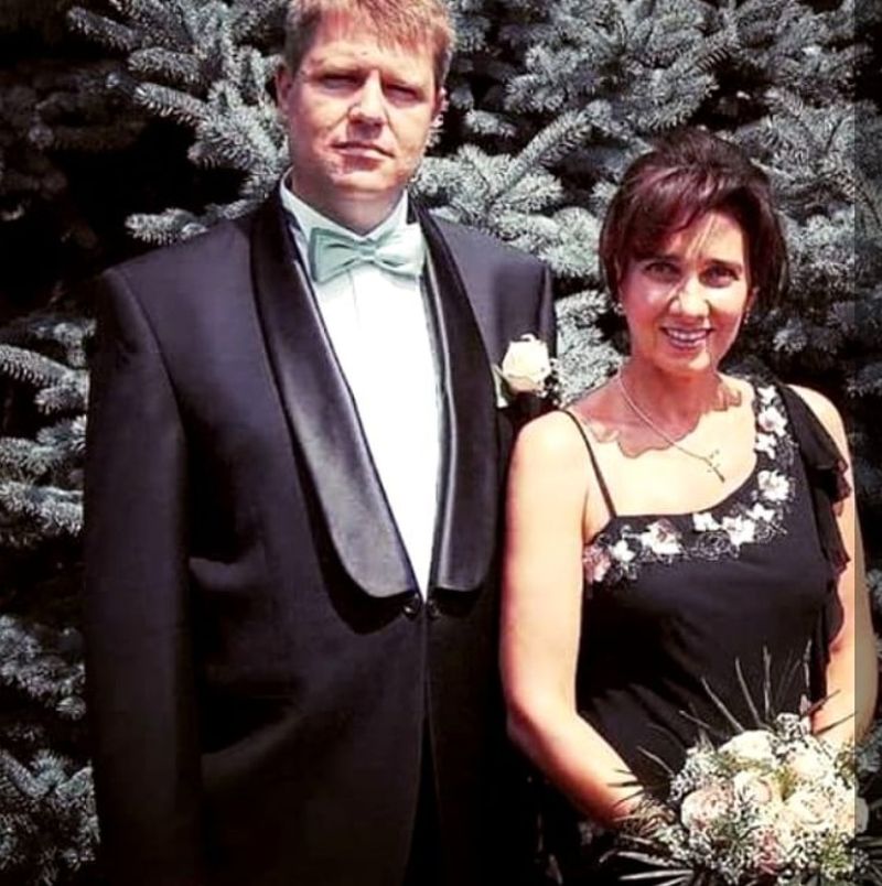 Carmen Iohannis împlinește 61 de ani. Cum arăta în tinerețe Prima Doamnă a României