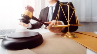 DNA a fost dat &icirc;n judecată de fostul șef de la Permise din Suceava. Cere despăgubiri de 500.000 de euro