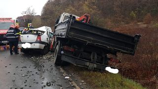 Accident cumplit în Sălaj. Doi soți și-au pierdut viața după ce mașina s-a lovit de o autoutilitară