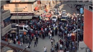 Imagini înfiorătoare pe străzile din Egipt: Un bărbat a decapitat un om pe stradă în mijlocul zilei