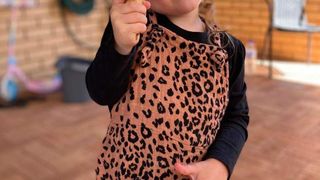 VIDEO | O copilă de patru ani a fost găsită după ce a dispărut două săptămâni de acasă. Fata era încuiată într-o casă