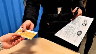 Termenul de ridicare a voucherelor pentru cei care se vaccinează a fost prelungit de la 60 de zile la 6 luni. Bugetul a fost și el suplimentat cu 13,8 milioane de lei