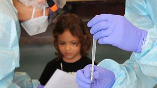 Bilanț coronavirus, joi 4 noiembrie. Aproape 500 de rom&acirc;ni au fost răpuși de COVID-19. Record de pacienți la ATI