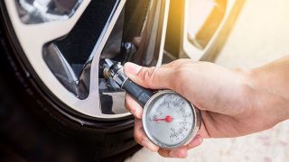 Care este presiunea corectă a anvelopelor pneuri