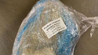 Două magazine IKEA din București, &icirc;nchise temporar de ANPC. Vitrinele din zona alimentară aveau urme de mucegai, praf, rugină, dar și insecte moarte