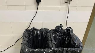 Două magazine IKEA din București, &icirc;nchise temporar de ANPC. Vitrinele din zona alimentară aveau urme de mucegai, praf, rugină, dar și insecte moarte