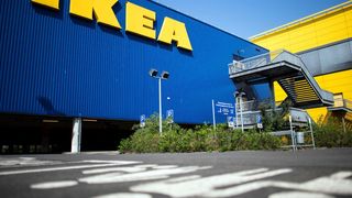 FOTO| Două magazine IKEA din București, închise temporar de ANPC. Vitrinele din zona alimentară aveau urme de mucegai, praf, rugină, dar și insecte moarte