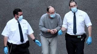 Un electrician de spital a recunoscut uciderea a două tinere și zeci de agresiuni sexuale la morgă